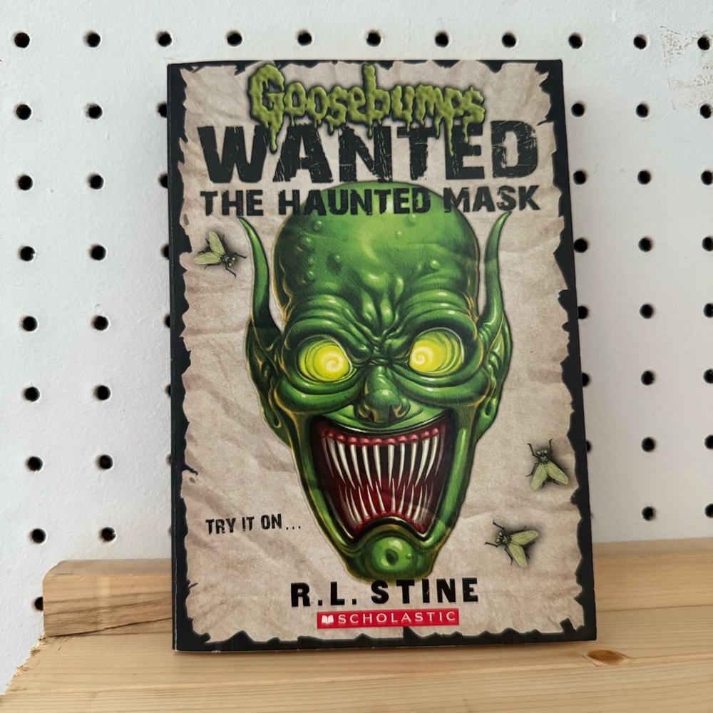 Scholastic‎ Goosebumps Wanted: The Haunted Mask - Green and Black Cover